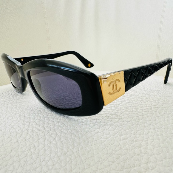 RARE🖤 CHANEL VINTAGE BLACK GOLD CC SUNGLASSES - Picture 15 of 15